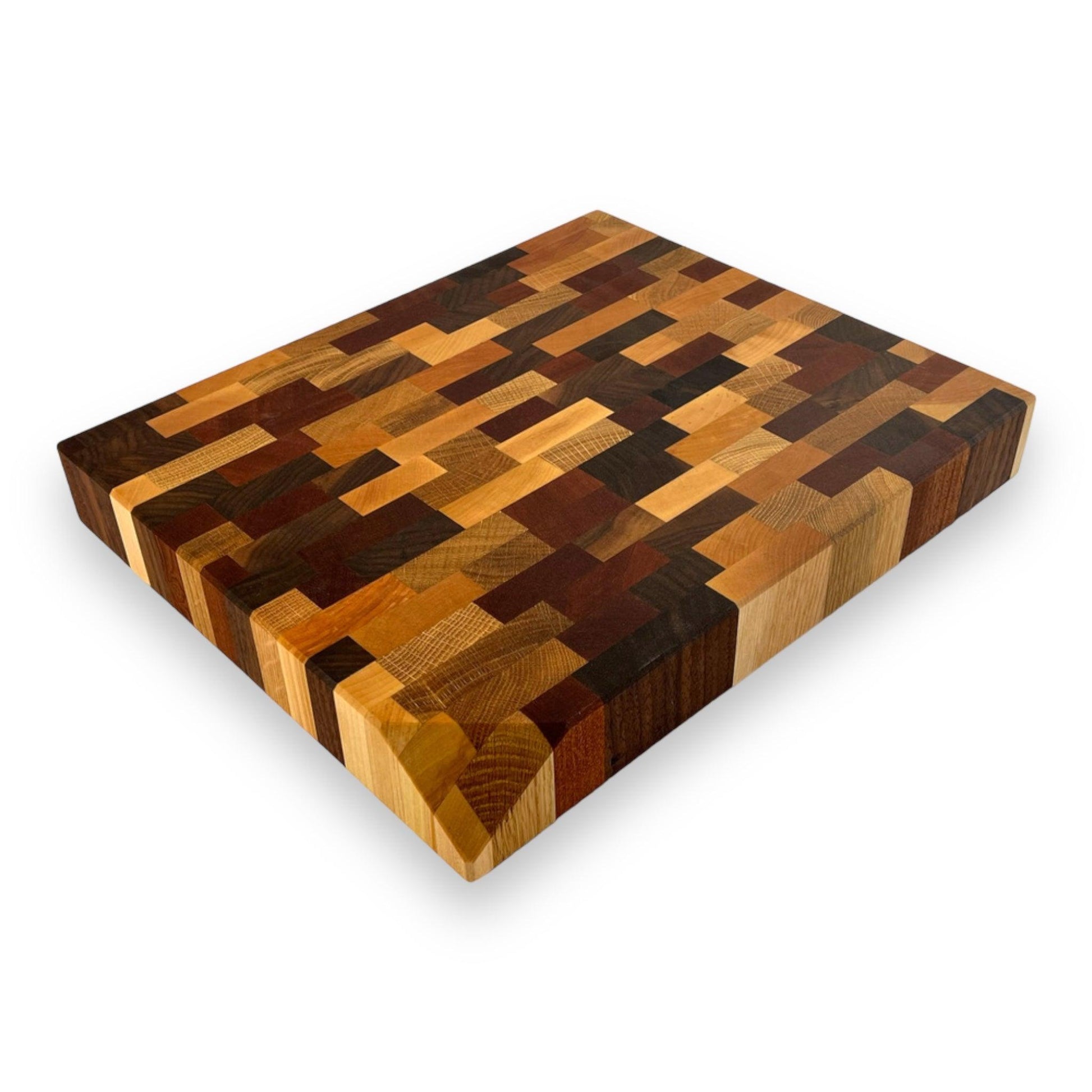 Cutting board with 2" angled corner in mixed wood - BOISWOOD
