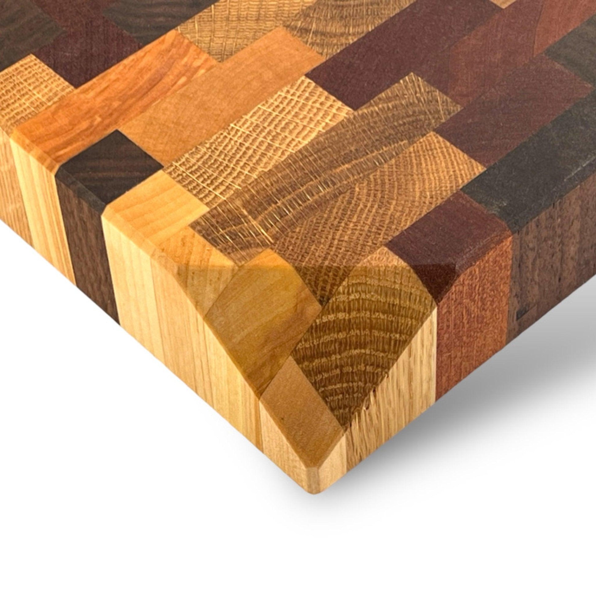 Cutting board with 2" angled corner in mixed wood - BOISWOOD
